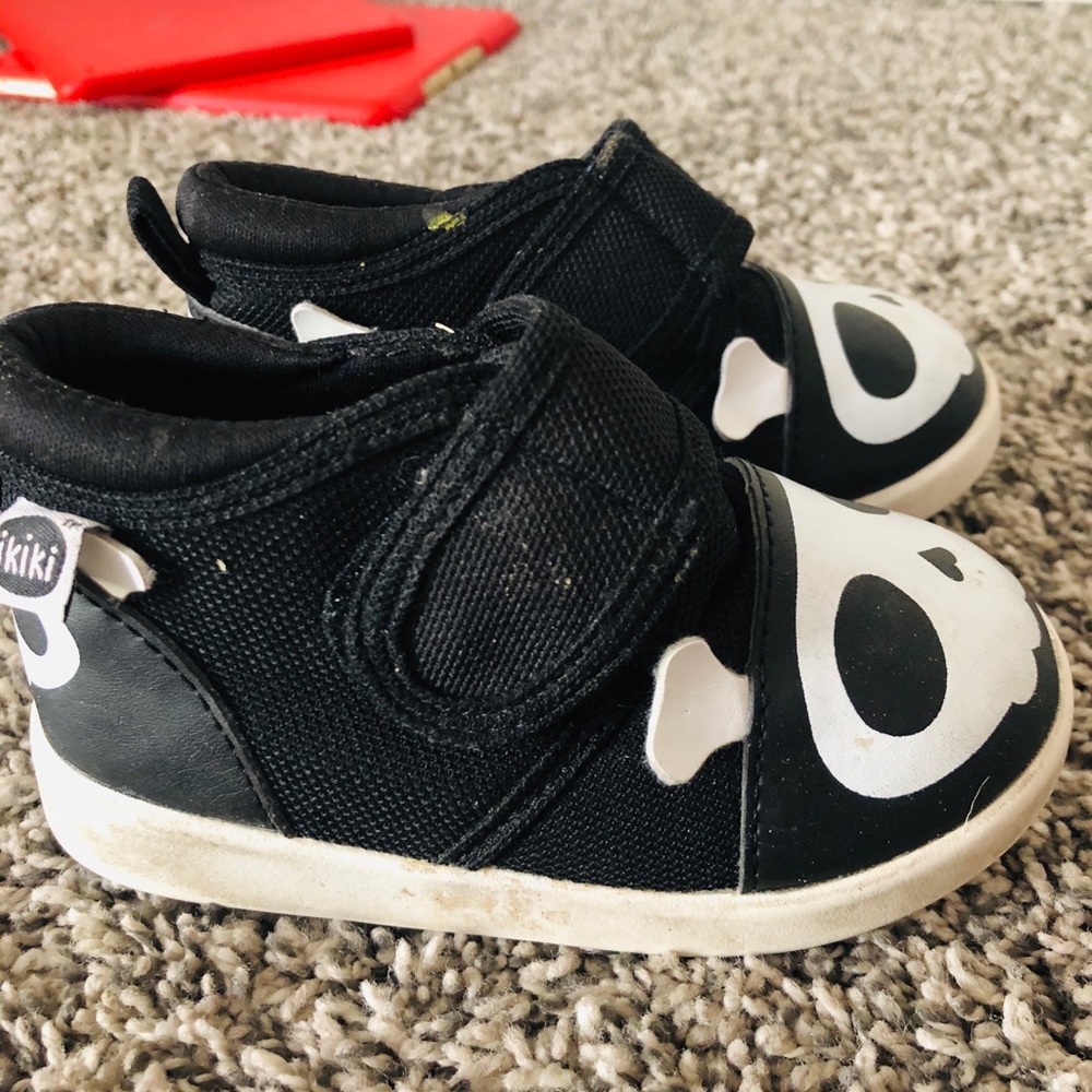Boy Squeaky shoes